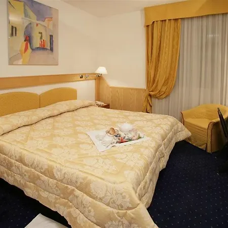 Astoria Hotel 3*