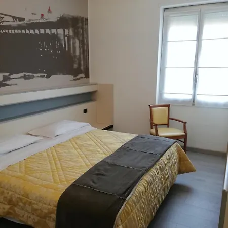 Astoria Hotel 3*